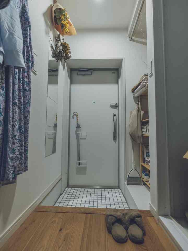 🌼🌂🧹

I replaced the dried flowers above the mirror 🔄
The mimosa has completely faded, so I replaced it with the same mimosa 🫶
Thank you for everything, and I look forward to seeing you in the future 🤝

#Entrance
#Umbrella stand 
#Slippers 
#Dried flowers 
#Natural 
#Natural interior