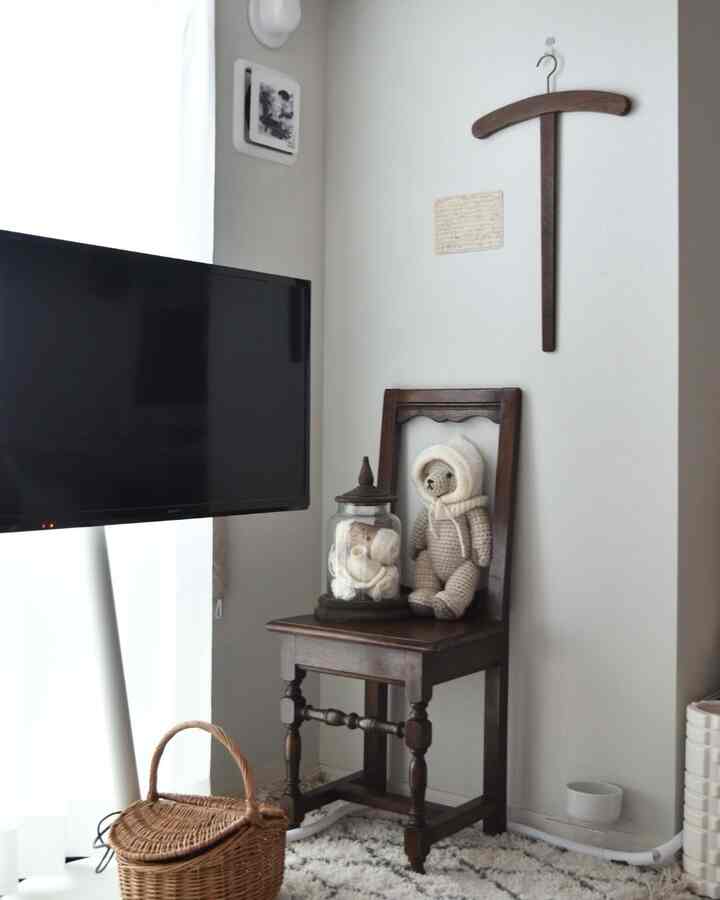 いろんな角度に変えられるテレビスタンドは便利です◎

#リビング #賃貸 #1LDK #スタンドテレビ #アンティークインテリア