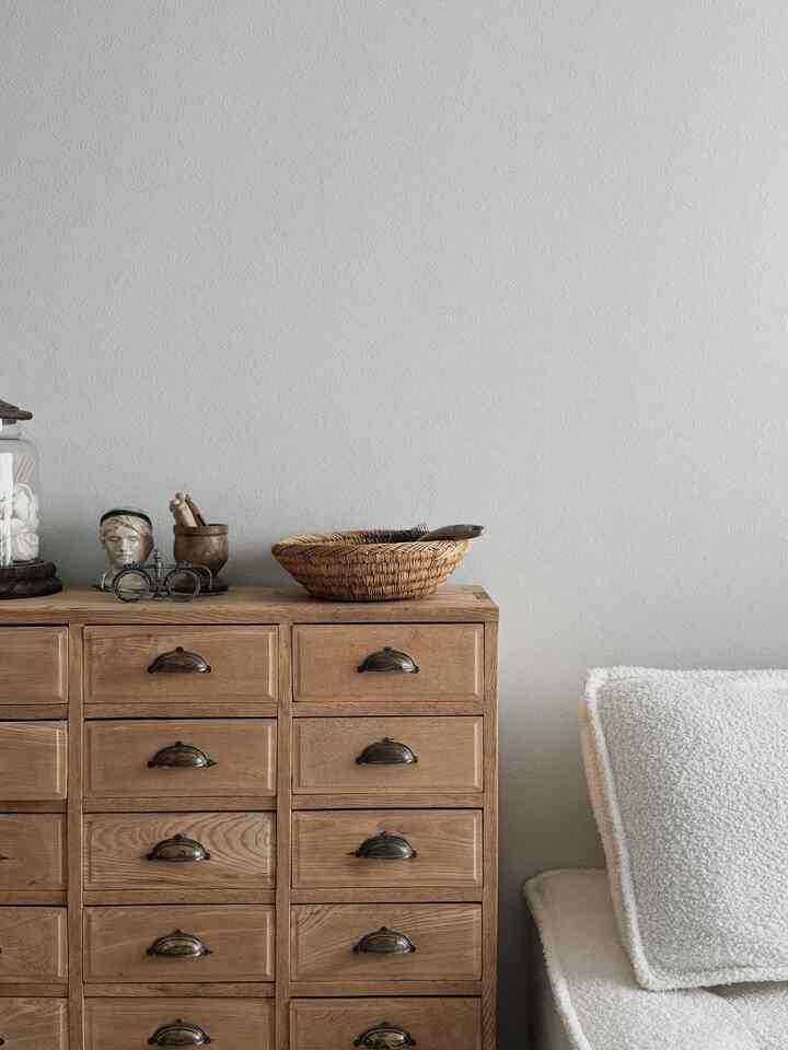 年齢を重ねると頭皮マッサージがいかに大事か痛感します🥹

#賃貸インテリア #賃貸暮らし #二人暮らし #アンティーク #狭い部屋 #猫とインテリア #猫とアンティーク #1LDK #アンティークモダン#アンティークインテリア #マンション暮らし #cat #猫 #グレー猫