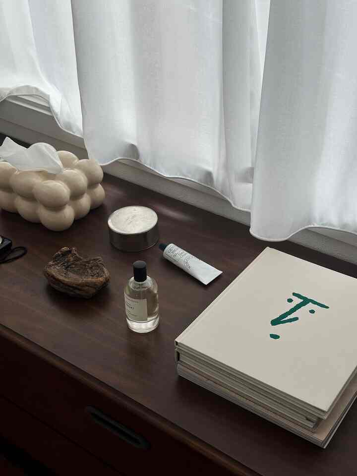 ⁡A place where I just line up things I like.
⁡
⁡
⁡
#interiordesign #インテリアコーディネート #インテリア家具 #ミッドセンチュリー #家具デザイン #ミッドセンチュリー家具 #ポストモダン
#interior #interiordesign #interiordecor #livingroom #livingroomdecor #lightdesign #lightpainting #myroom
#kodak #kodakpixpro #長場雄 #yunagaba #apothekefragrance #nonfiction #fielefragrances #流木 #流木インテリア