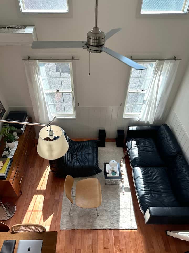 ⁡Ruang tamu dilihat dari loteng. Sinar matahari yang bagus.
⁡
⁡
⁡
#Desain interior #インテリアコーディネート #インテリア家具 #ミッドセンチュリー #家具デザイン #ミッドセンチュリー家具 #ポストモダン
#interior #interiordesign #interiordecor #livingroom #livingroomdecor #lightdesign #myroom
#borgemogensen #boconcept #lcmchair #ligneroset #lignerosettogo #eames #charlesandrayeames #eameswirebasetable #hermanmiller #ハーマンミラー {21 #LeanRose} #ボーコンセプト #tolomeo #tolomeolamp #artemide #アルテミデ