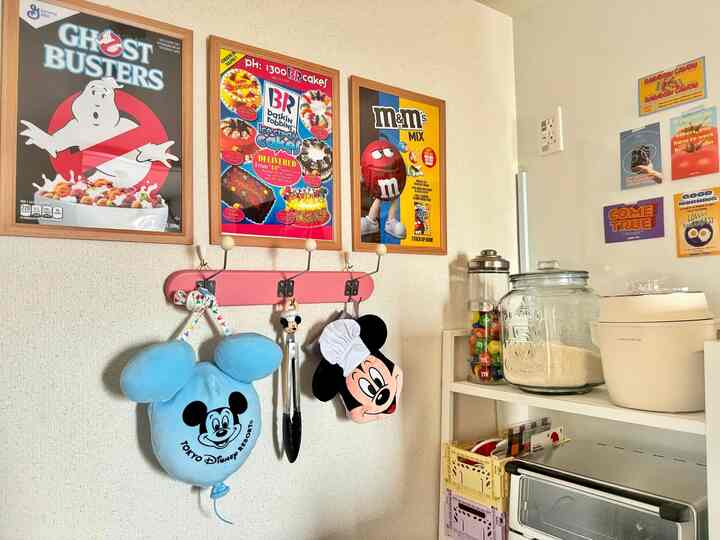 キッチンに可愛いポスターたちと、m&m'sのオーナメントを追加❤️🤎💛💚
オーナメントは一本の紐で全部繋がっているので、クリスマスの時期にはツリーに飾りつける予定です🎄
それまでは瓶に眠らせておきます🫙


#キッチン #キッチン飾り #キッチン壁 #ポスター #一人暮らし #一人暮らしキッチン #カラフルインテリア #カラフルなインテリア 