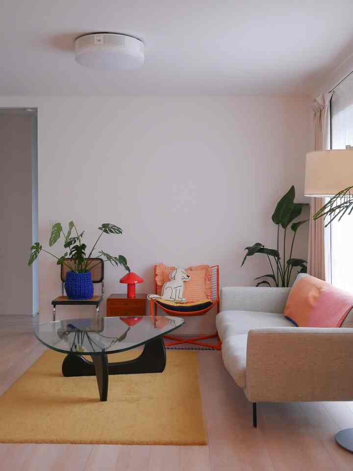 朝のリビング☀️大体おもちゃで散らかってるので綺麗なタイミングはレアです🥹
古い引き出しをお迎えしたので、奥の配置チェンジしました〜⚪︎もう少し配色甘めにしたい！

#建売住宅 #カラフルインテリア #colorfulhome