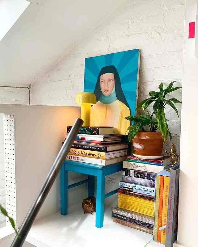A space where personal taste shines through the decor. 🏡✨🎨 

Credit : @christenebarberi

#PersonalTouch #InteriorDesign #HomeStyle