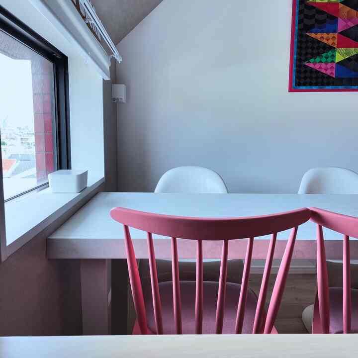 ・
・
ruang makan dengan cahaya
Meja makan untuk keluarga beranggotakan lima orang membutuhkan meja makan berukuran 2 meter.
Kursi makan berbahan furniture bekas menjadi salah satu favorit dengan warna pink yang sulit ditemui ♡


・meja/Rakuten

・kursi/bekas

・Seni/rumah tinggal
____________

#ruang tamu #ルームツアー
#kamaranak-anak #roomtour
#rumahku #interior #インテリア
#Furnitur #北欧家具
#Residence #住宅 #renovation
#Renovasi apartemen #リノベーション
#Apartemen bekas #used家具
#desain interior
#Desain Interior #diy #ライフスタイ
#gaya hidup #暮らしを楽しむ
#Apartemen Tokyo #TOKYO #cityboy #citylife
#Rumah tua #myhome #建築