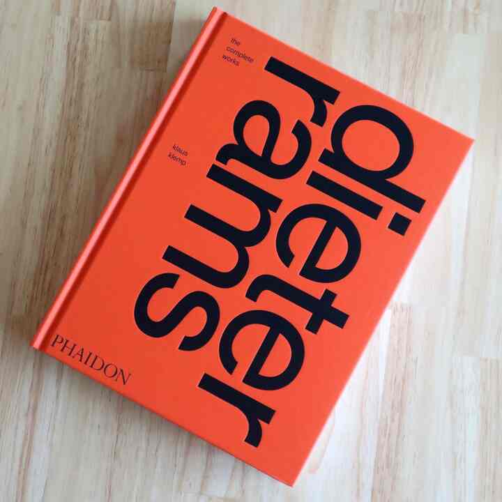 Koleksi karya desainer Jerman Dieter Rams. Majalah yang memiliki lebih dari 300 halaman ini berisi semua karya yang telah saya rancang selama ini. Saya senang dengan volumenya yang besar. Ini adalah buku yang direkomendasikan. Tentu saja Anda juga bisa menggunakannya sebagai dekorasi interior.
#interior #book #dieterrams