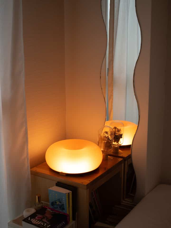 I feel like the orange lighting makes the room look better🟠

#Studio room #一人暮らし #賃貸インテリア #賃貸暮らし #賃貸ワンルーム #間接照明 #観葉植物 #フロアタイル #サンゲツ #HAY #IKEA #和モダン #ジャパンディ #japaneseinterior #japaneseroom