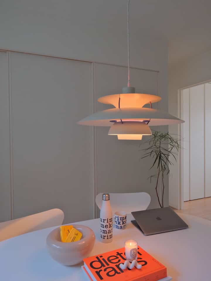 白い北欧家具が映えるリモートワークスペース

#マイホーム#モダンインテリア#北欧インテリア#北欧モダン#シンプルインテリア#ミニマルな暮らし#余白のある暮らし#スーパー楕円テーブル#セブンチェア
#interiordesign#interior
#marimekko