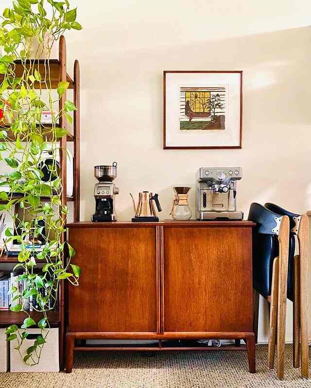 A coffee bar that brings instant happiness. ☕😊✨ 

Credit : @thebrassdinosaur

#CoffeeBar #HomeInspo #HappyVibes