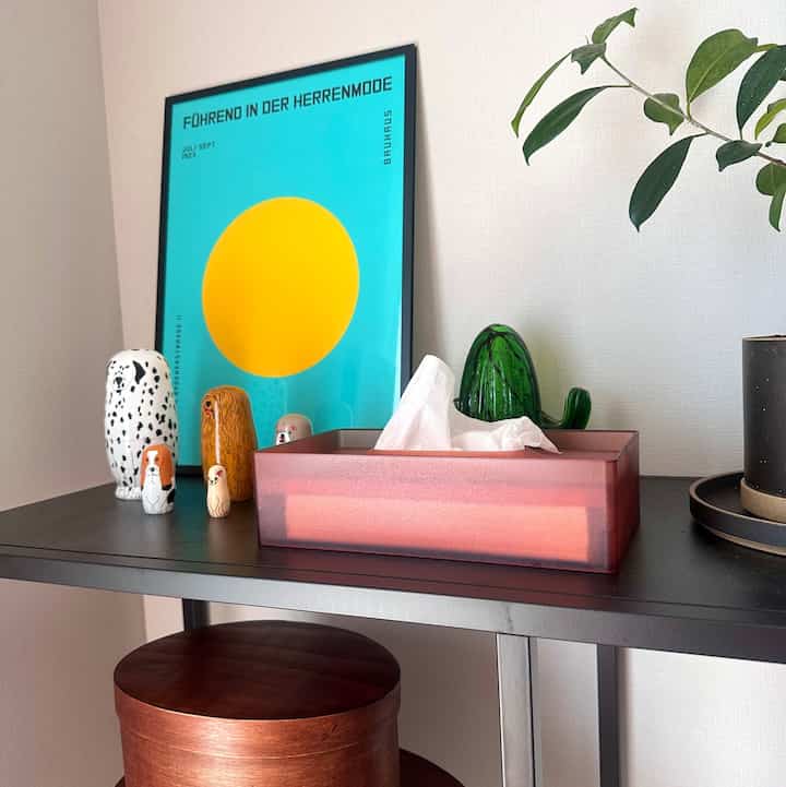 IKEAのラックの上はお気に入りたち🤩
ワンチャンのマトリョーシカ🪆
ダルメシアンにはへそくり入れてます💰笑
.
#IKEA #リビング #ARTOFBLACK
#ティッシュケース #ムーベ #MOEBE
#アートフレーム 