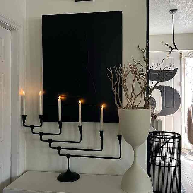 Adding a touch of uniqueness with distinctive candlesticks and planters. 🕯️🪴✨ 

Credit : @beesnburlap

#HomeDecor #InteriorDesign #UniqueStyle