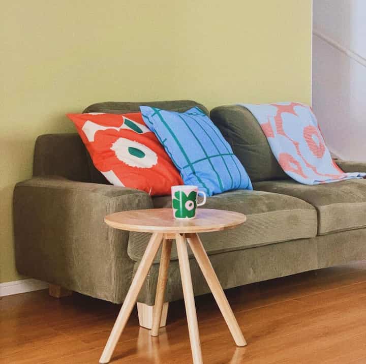 unicoのソファがビンテージ感あっていい感じ！そしてマリメッコだらけ🌼
#unico #marimekko #北欧インテリア #北欧スタイル #カラフルなインテリア 