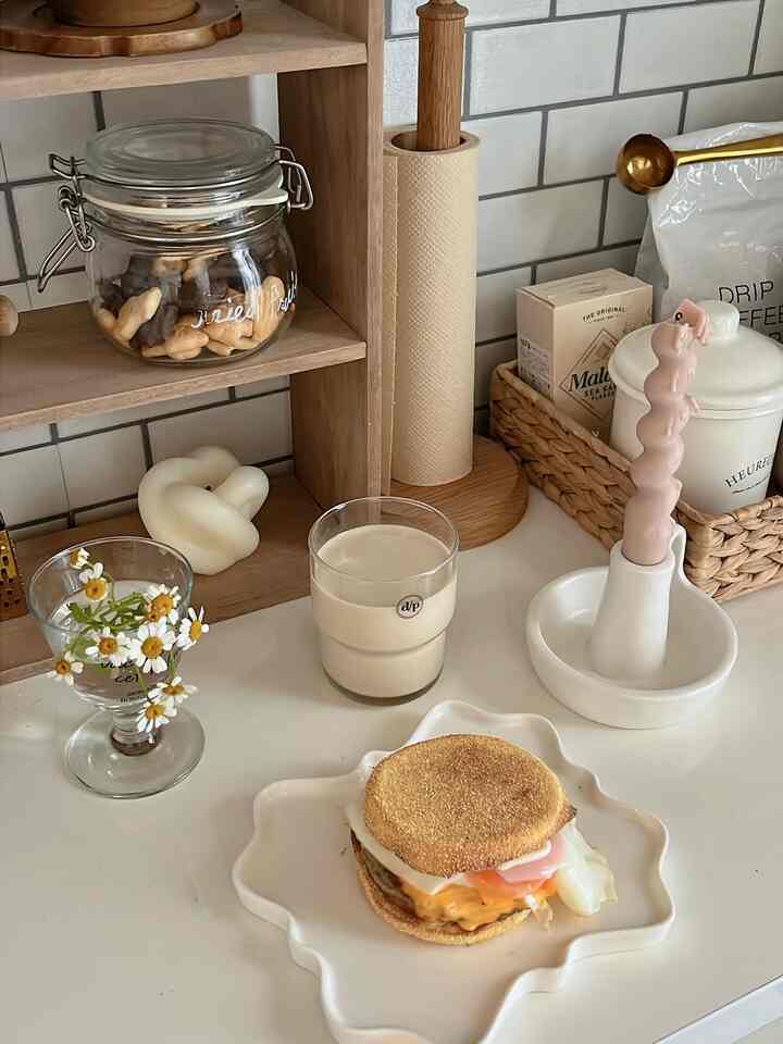 2024.06.06

Yesterday's breakfast 🍔 Costco patties were a big hit ˎˊ˗

Plates are cute when they have designs too ♡

#kitchen #お皿 #プレート#breakfast