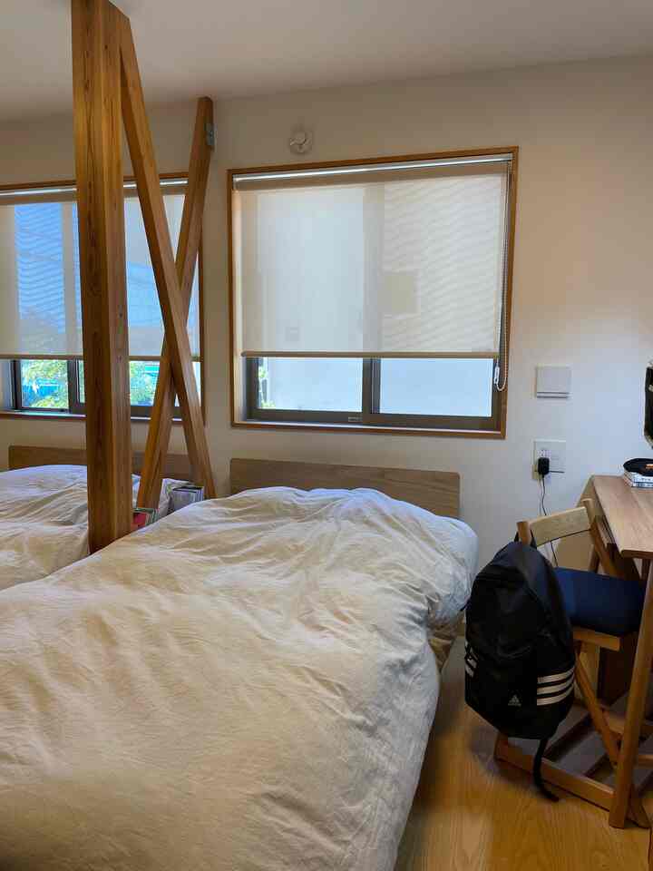 子供部屋は2人で7.2畳。
敢えて狭くしました。
なるべく部屋に篭らずリビングに集まって欲しいので…
ベッド、机、クローゼット、本棚を2セット置いてもなんとか大丈夫👌

#子供部屋 
#無印良品 
#キッズ収納 
#デスク 
#自然な色 