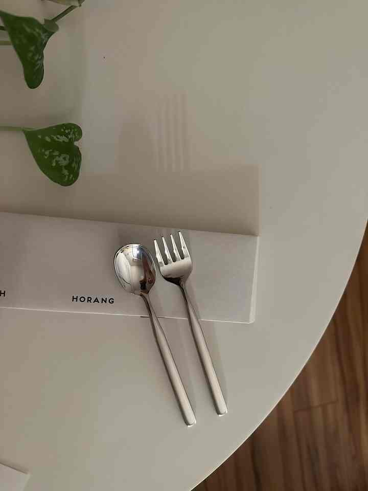Ohouseさんにwelcome giftでいただいたHORANGのカトラリー。
コロン。つやん。としたデザインがかわいい。
さっそくスープのもう🥄
 
#HORANG
#カトラリー