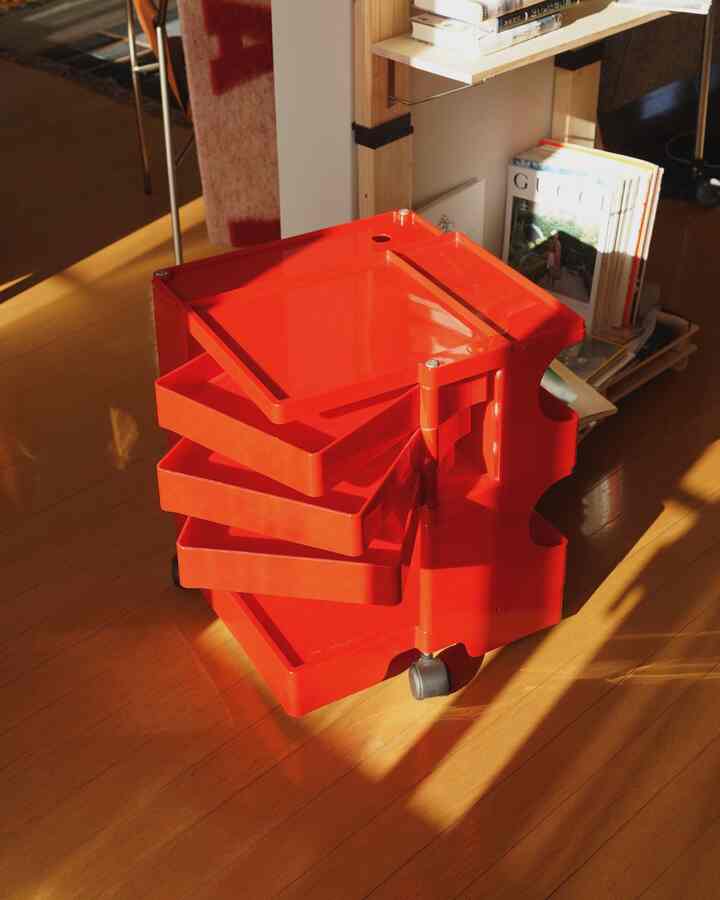 I recently bought a wagon. The red accent color matches the room and I love it. #livingroom #wagon #interior #records