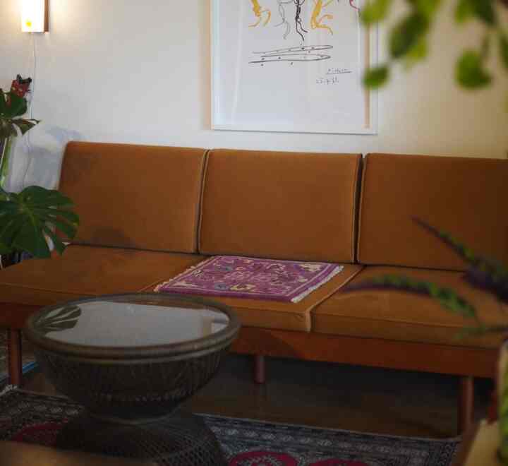 ゆっくりできるソファースペース🛋️
大きなピカソの絵はIKEAのフレームに
NOCEのソファーはクッションが取り外し可能でグラスを置いたりするスペースも作れる😊
私の身長157であれば寝れます💤

#IKEA #IKEA家具 #IKEA額縁 #NOCE #NOCEソファー 