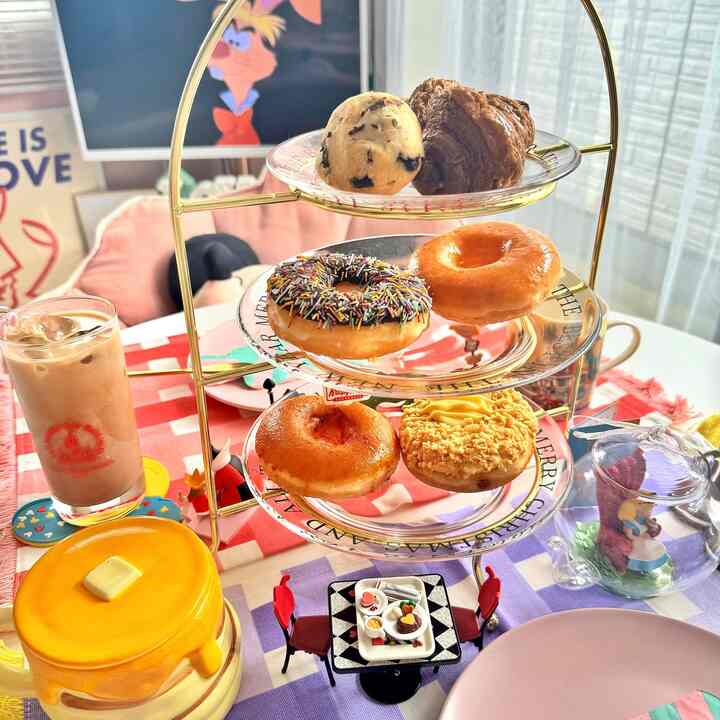 暴食パーティー🥳🎉

#カラフルインテリア #カラフル #ホームパーティー #アフタヌーンティー #アフタヌーンティースタンド #不思議の国のアリス #一人暮らし 