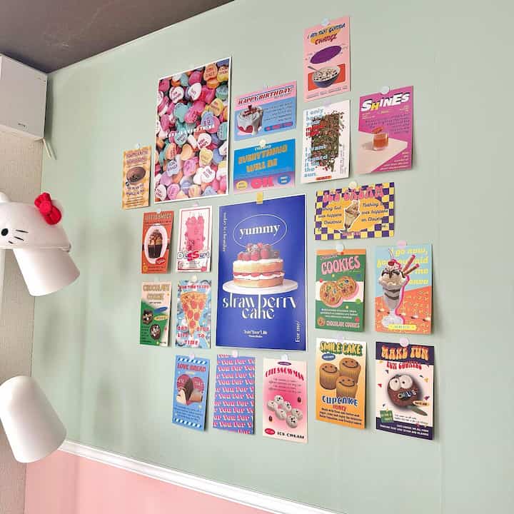 スイーツ系のポスターとポストカードを貼った壁🎂

#カラフルインテリア #カラフル #一人暮らし #壁紙 #壁紙屋本舗 #モールディング #ポスター #ポストカード 