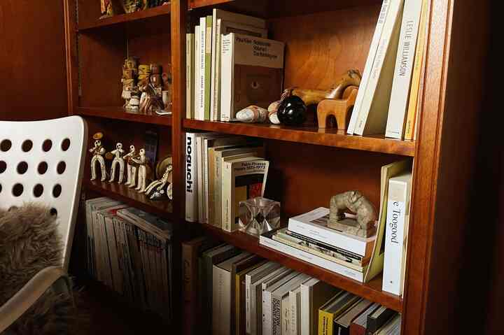 書斎の本棚兼コレクション棚

色んな国のデザイナーのアートピースから民藝、アウトサイダーアートまで色々飾っています。

#書斎 #本棚 #本棚インテリア #ブックシェルフ #民藝 #フォークアート 