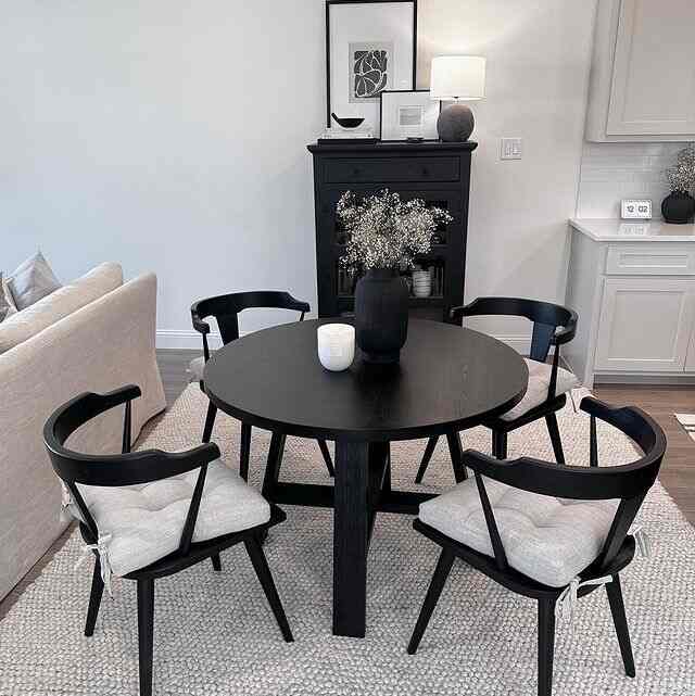Check out this stunning black-toned dining room! 🖤🍽️ 

Credit : @itstarasgroovyworld

#BlackElegance #ChicDiningRoom #HomeInspiration