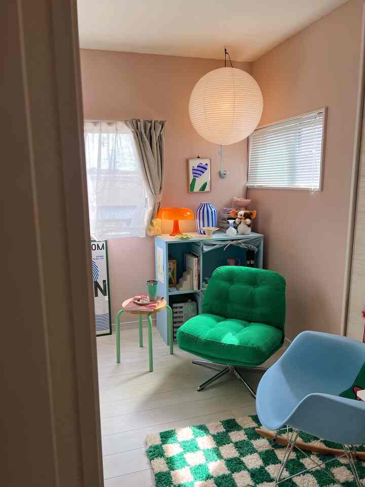 IKEA80周年記念で復刻されたパーソナルチェアのディヴリンゲをついにゲット！
1月の発売日から追っていてようやく手に入れて最高に嬉しい💚
家具が増えることで無駄なスペースも少なくなって良い感じ🌷 #仕事部屋 