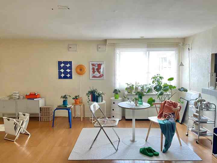 初投稿。テナントとしても使える賃貸で暮らしています。シンプルなインテリアが好きですが、最近カラフル気味。

 #賃貸インテリア #観葉植物 #観葉植物インテリア #北欧インテリア　　　 #シンプルインテリア #IKEA #vitra #ferm living #植物  #植物インテリア 