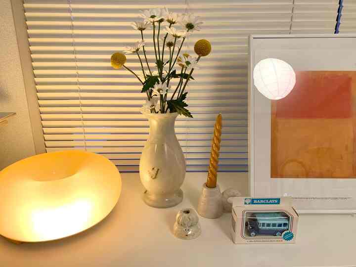 リビングのキャビネット上は細かなインテリアを頻繁に並び替えて変化を楽しんでいます🌿
先日蚤の市でゲットしたヴィンテージのホビーカーは発色が良く作りも細かくて見ていて飽きない魅力があります☺️🩵
#蚤の市 #ヴィンテージ #ホビーカー #IKEA #北欧ポップ