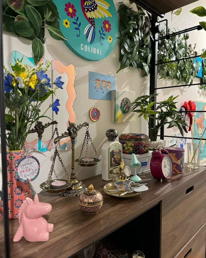 飾り棚アップデート🙌
최근 수납 공간🙌
Recently style of my wall shelf🙌

#IKEA #ニトリ #飾り棚 #ディスプレイラック #フェイクグリーン #室内装飾 #廊下のインテリア 