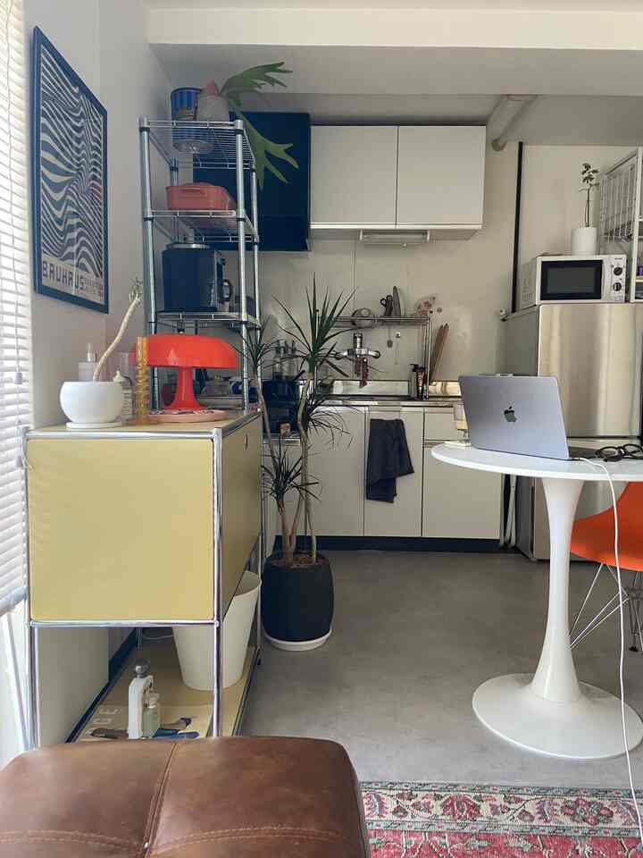 今週もあっという間だったな〜🍍
週末はボクシング行って体動かして気持ちよくお酒飲もうと思います🍺笑

 #インテリア #リビング #生活感のある暮らし 
#ミッドセンチュリー #ミッドセンチュリーモダン 
#テレワーク #在宅勤務 #在宅ワーク#一人暮らし#ひとり暮らし