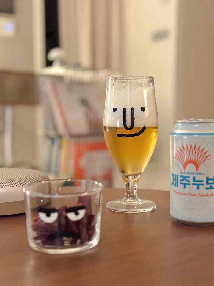 。
朝と夕方の私たちの家の顔：） 
バナナとゆで卵は 
寝眠に急いで出勤する朝の空腹を 
エールビールとジャークは忙しい日課で疲れた夕方の空腹を癒してくれます-  #제주누보 