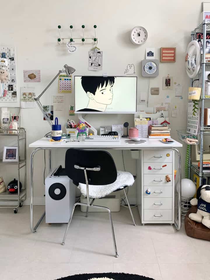 今日のフリー🤍
いよいよ金曜日だああ🎶
パソコンの壁紙だけを変えてもデスクテリアの雰囲気が変わります！
＃私たちの家のフォトゾーン今日のミュージックゾーン＃3平方飾り＃3平方インテリア＃家で最高の忙しい＃デスクライト＃かわいい女の子最高の＃コンピュータ机