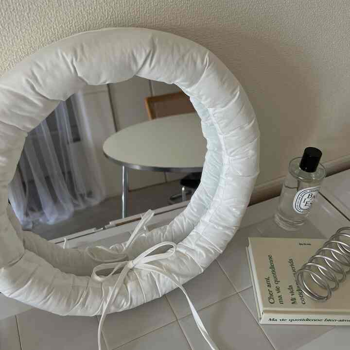 韓国っぽなミラー🪞

#韓国インテリア #ホワイトインテリア #壁掛けミラー #クッションミラー #リビングインテリア #ホワイトインテリア