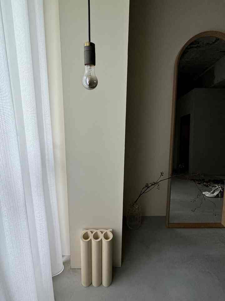 Kuningan pada liontin telah menjadi kusam.


#Renovasi apartemen
#Pintu Masuk Doma
#mortir