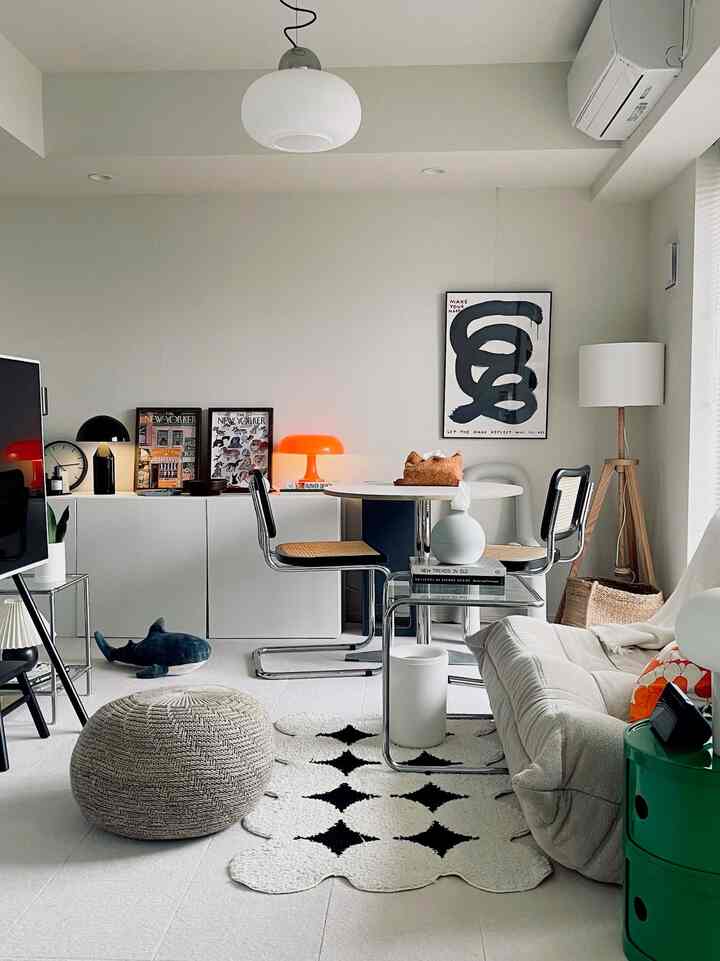 IKEAのオットマン、定価5,999円を
ジモティで700円で購入できました！！

ジモティあなどれない、、、

ソファーに座ってるときの足置きができて
控えめに言って最高です！笑笑

#オットマン #サンダレード #IKEA