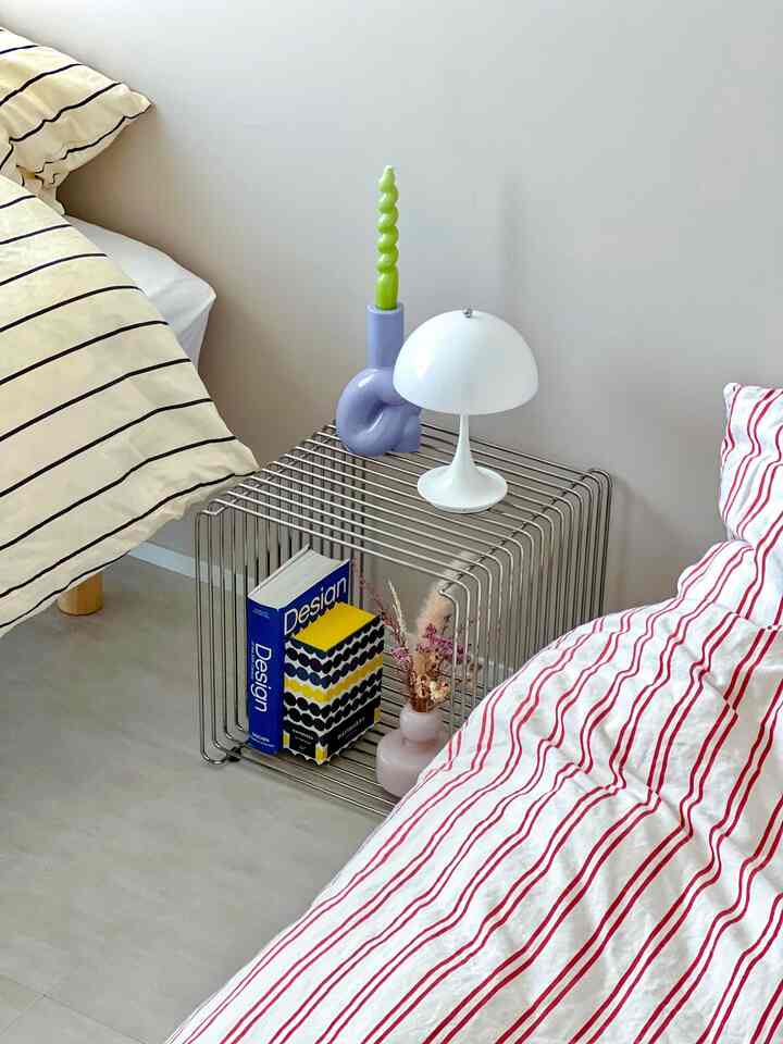 モンタナシェフをベッドのサイドテーブルに🛏️
#ベッドルームスタイリング #bedroom 