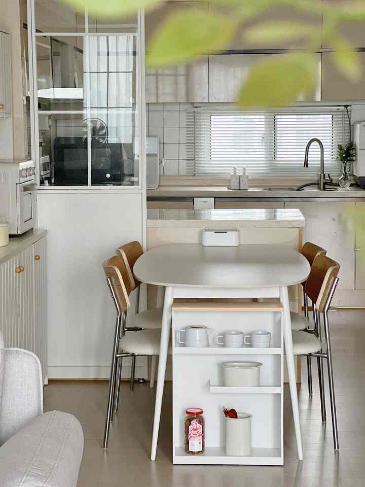 Dapur yang saya foto saat cuaca bagus 🤍
Dapur humus di akhir pekan dan makan di luar bersama keluarga hari ini
#Dapur #주방인테리어 #주방용품 #주방수납 #주방수납 
#Lemari dapur #주방식탁 #식탁테이블 #식탁 #가벽
#partisi