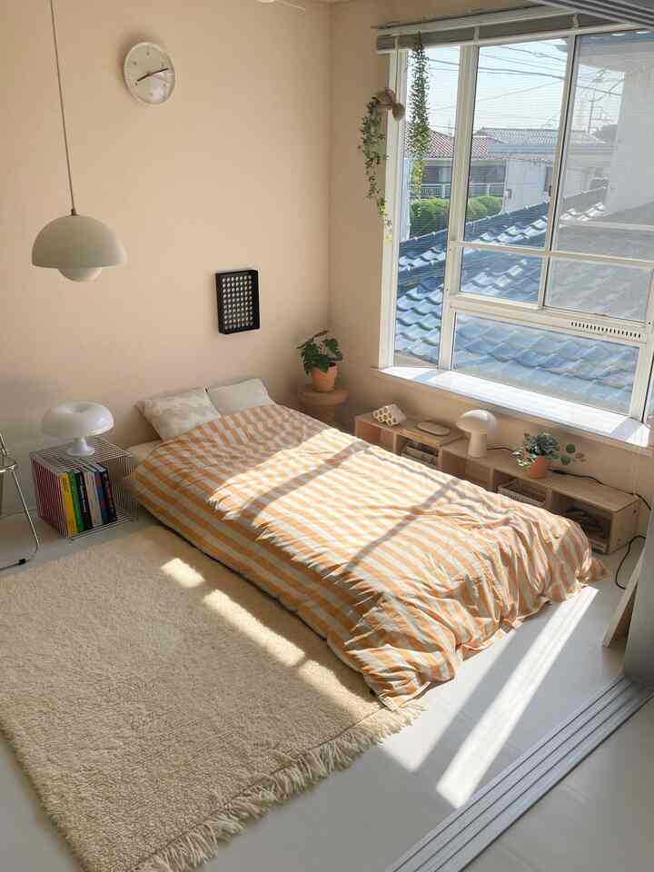 ベッドルームがお気に入り過ぎて、もう一つのお部屋が寂しい感じですが、もう少しで欲しかったテーブルが届くので、もう一つのお部屋もお気に入り空間にしていきたいです😊

#インテリア #ベッド #賃貸 #築古 #築古物件 