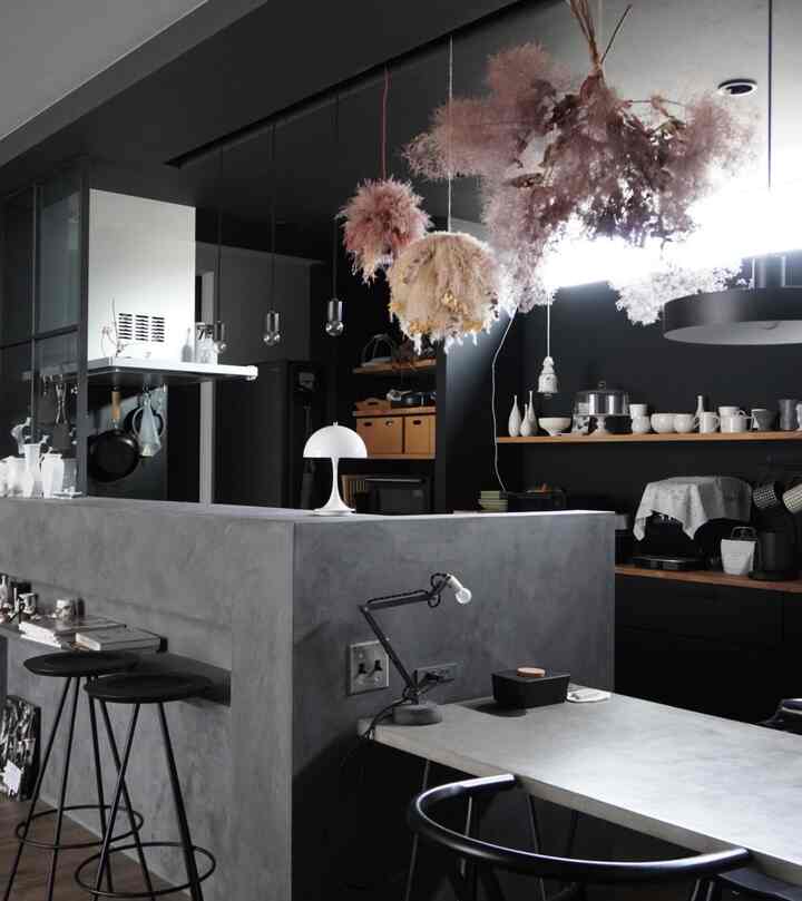 モールテックスの腰壁はいつ見ても好き。
我が家と言えば、なキッチンダイニングです😚
　
#モールテックス #キッチン #ダイニング #ペンダントライト #ドライフラワー