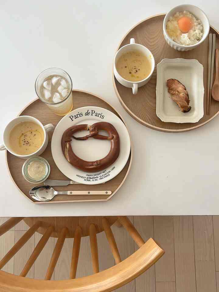 2024.06.18

Weekend breakfast 🥣
We have a mix of Japanese and Western food in our house, so on Sundays we all eat what we like ˎˊ˗

A half-moon tray goes well with anything, so we make full use of it ♡

#Ton #お家ご飯 #ダイニング #食器