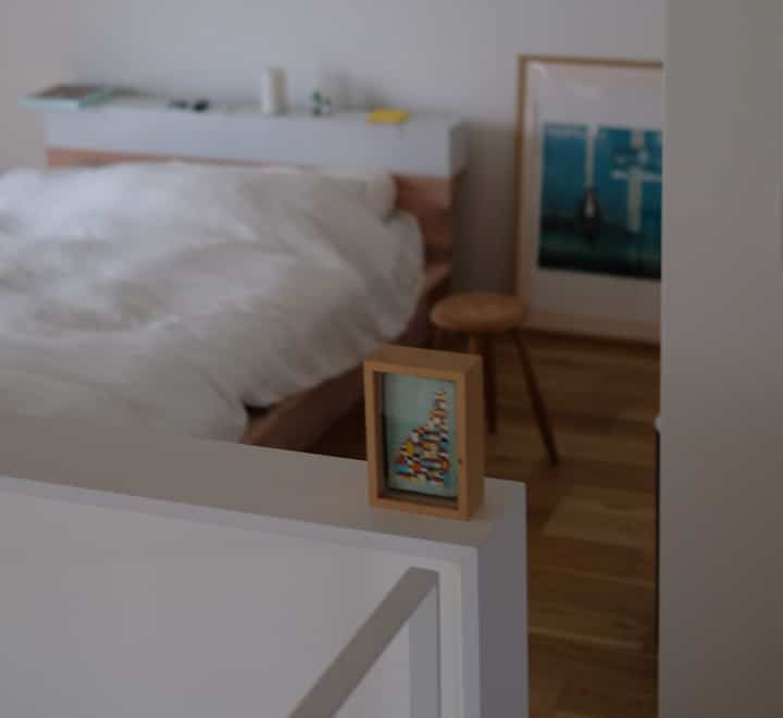 模様替えのしようがないけど最近模様替えしたい寝室

ベッド→ @simple_wood_product 
スツール→ @takashitomii 
手前の作品→ @tofu4cyome 
奥の作品→ @nuit_draw 
↑（すべてインスタのアカウントです）

#無印良品の家 #mujihouse