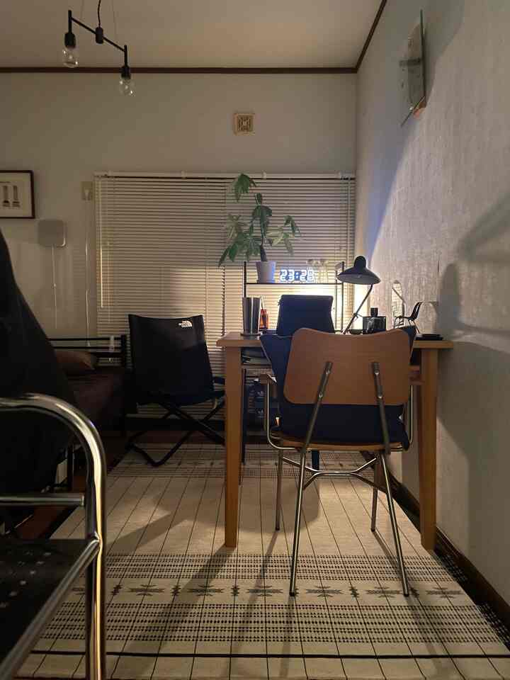 夜の雰囲気もお気に入り🌚

ラグに写る影が良い感じ…

#照明
#ライト
#ラグ