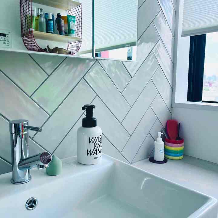 ・
・
Ruang rias dengan banyak cahaya.
Kamar kecil, seperti yang diharapkan, berada di apartemen.
Karena merupakan area perairan maka seringkali letaknya di bagian belakang ruangan,
Seringkali tidak ada jendela🥲

Ada cahaya di sekitar air
Yang paling penting bagi saya🫰

Di pagi hari, buka semua jendela untuk memberikan ventilasi pada area tersebut.
Saya ingin membeli hijau 🍀 segera ♡

____________________________

#ruang tamu #ルームツアー
#kamaranak-anak #roomtour
#rumahku #interior #インテリア
#Furnitur #北欧家具
#Residence #住宅 #renovation
#Renovasi apartemen #リノベーション
#Apartemen bekas #used家具
#desain interior
#Desain Interior #diy #ライフスタイ
#gaya hidup #暮らしを楽しむ
#Apartemen Tokyo #TOKYO #cityboy #citylife
#Rumah tua #myhome #建築