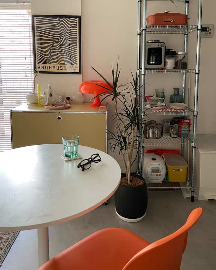 そろそろローテーブルを本格検討したいころ😶‍🌫️😶‍🌫️
#interior #midcentury #midcenturymodern 
#marketb#lowya #ikea #bauhouse #1dk 
 #インテリア #リビング #生活感のある暮らし 
#ミッドセンチュリー #ミッドセンチュリーモダン 
#テレワーク #在宅勤務 #在宅ワーク#一人暮らし#ひとり暮らし