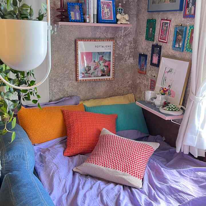 Francfrancのクッションカバーカラフルでポップなものも沢山あるから目が離せない👀
#ベッド #布団カバー #クッション #Francfranc 