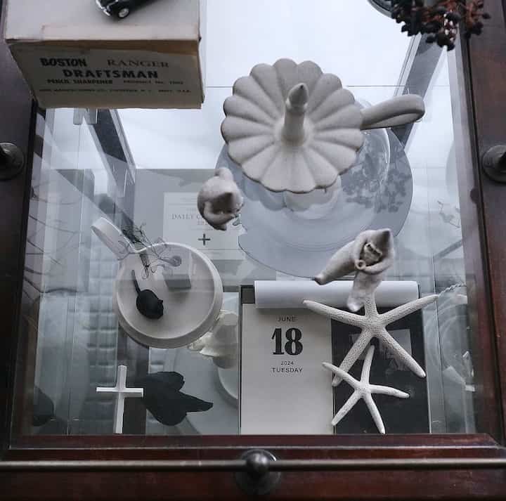 お気に入りの作家さんの作品たち✩

#フジエヨシエ #玄道具店
#作家もの #クロス #ena #竹口要
#八窪章吾 #fujigallery 
#日々の暮らし #暮らしを楽しむ 
#暮らしの記録 
#すきなものに囲まれて暮らしたい 
#好きなものに囲まれた暮らし 
#ミックスインテリア
#アンティークのある暮らし
#古いものがある暮らし 
#古道具のある暮らし 
#パンケース
#ガラスケース
#海外インテリアに憧れる
#インテリア好き 
#暮らしの道具 
#モノトーン雑貨
#こどものいる暮らし
#マンション暮らし 
#マンションインテリア
#eosm100
