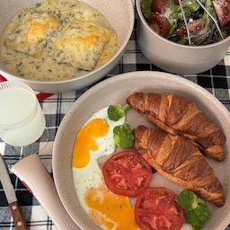오늘의 홈파티🍅🥦🍳🥐
햄치즈크로와상 넘 맛있고,,크림 라자냐도 최고
테팔 매직핸즈 인덕션 딜라이트 볶음팬 완전 만족이요 !
#홈쿡 #홈쿡스타그램 #온더테이블 #빵 #샐러드 #라자냐 #플레이팅 #홈브런치 #브런치 #홈카페 #먹팔 #맞팔 #homecafe #brunch #パン #デザート #오홈스토랑 #오늘의우리집 #초간단레시피 #그릇 #그릇수집가 #그릇추천 #주말에제일바빠 #주말일상 #하나뿐인내작품 #주말에뭐하지 #오늘의집