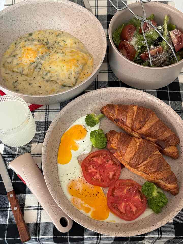  #온더테이블 #빵 #샐러드 #라자냐 #플레이팅 #홈브런치 #브런치 #홈카페 #먹팔 #맞팔 #homecafe #brunch #パン #デザート #오홈스토랑 #오늘의우리집 #초간단레시피 #그릇 #그릇수집가 #그릇추천 #주말에제일바빠 #주말일상 #하나뿐인내작품 #주말에뭐하지 #오늘의집