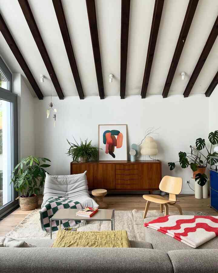 With a touch of warmth. 🤍🪵 

@Credit: alessmalpica

#WhiteLivingRoom #WoodenFurniture #MinimalistDesign #HomeDecor #CozyLiving