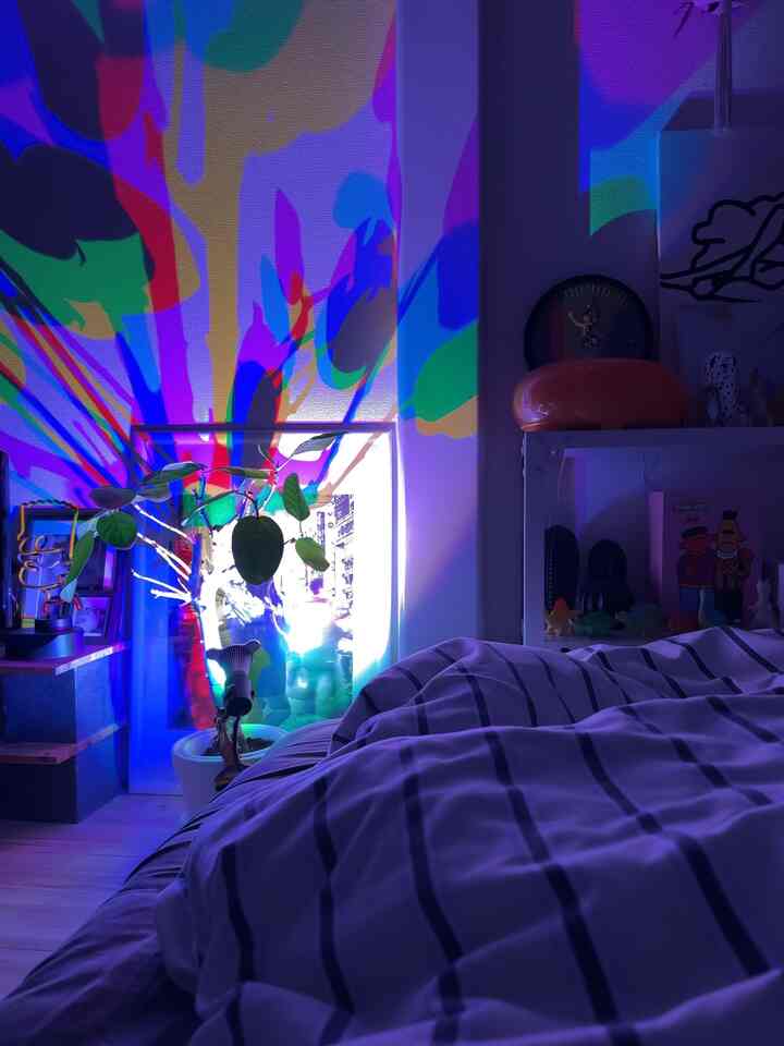 A light that combines the three primary colors of light, red, green, and blue, into one💡
LidArt's CMYK bulb 2
This light makes the shadows of objects illuminated by it colorful🌈

#living alone #一人暮らし男子 #一人暮らし部屋 #一人暮らしインテリア #ひとり暮らし #ひとり暮らしインテリア #ワンルーム #ワンルームインテリア #ワンルーム一人暮らし #狭い部屋 #インテリアコーディネート #インテリア雑貨 #インテリア小物 #1K #1K6畳 #6畳 #間接照明 #ikea #셀프인테리어그램 #셀프인테리어 #인테리어코디네이트 #인테리어소품 #간접조명 #interior #roomdesign #roomdecor #roomtour #interiorlighting